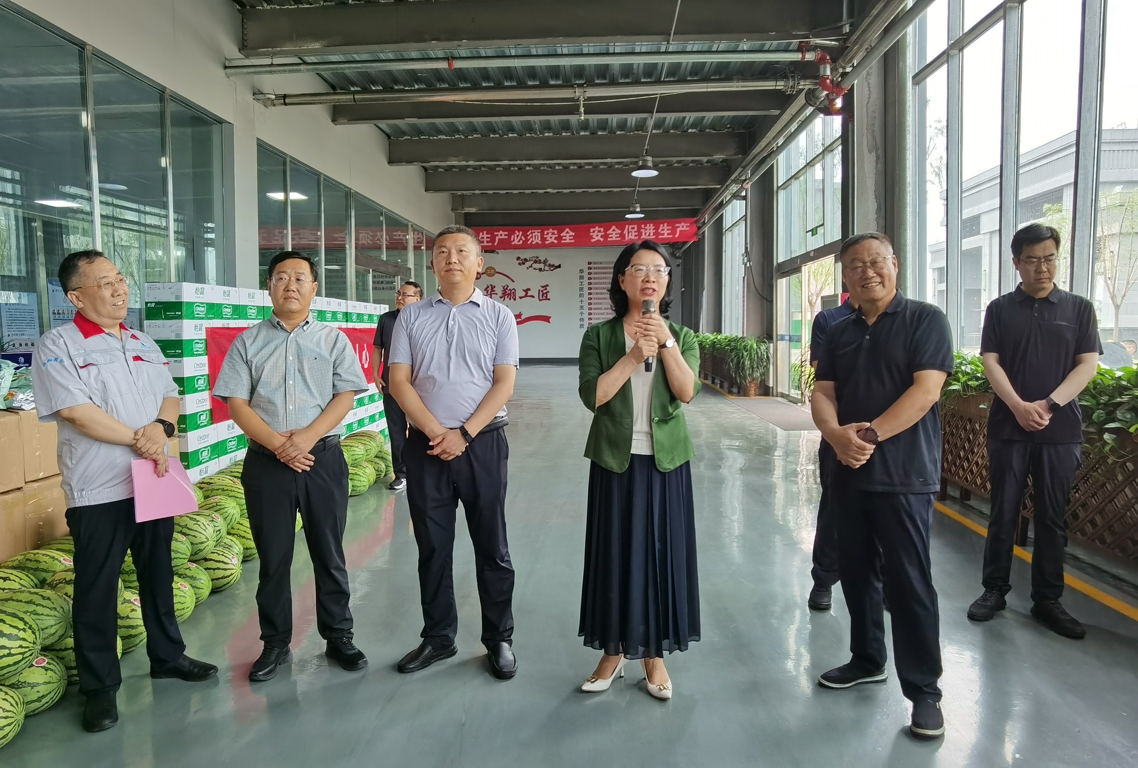 清涼慰問(wèn)暖人心、凝心聚力鼓干勁